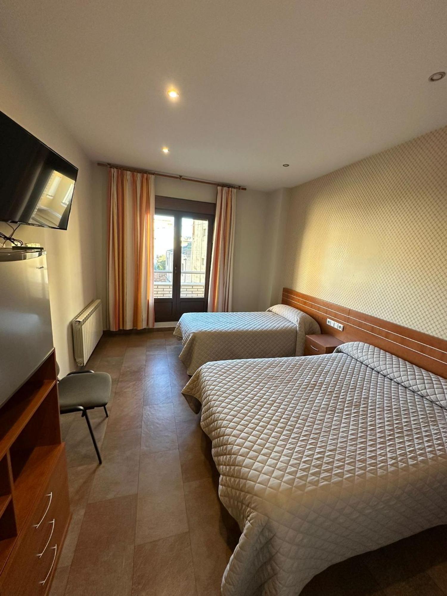 Hostal Venecia Monzón المظهر الخارجي الصورة