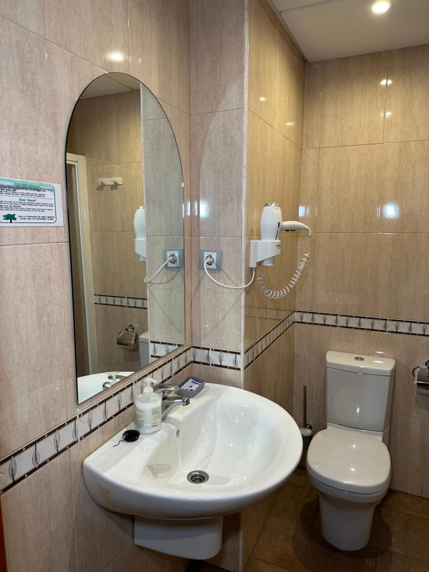 Hostal Venecia Monzón المظهر الخارجي الصورة