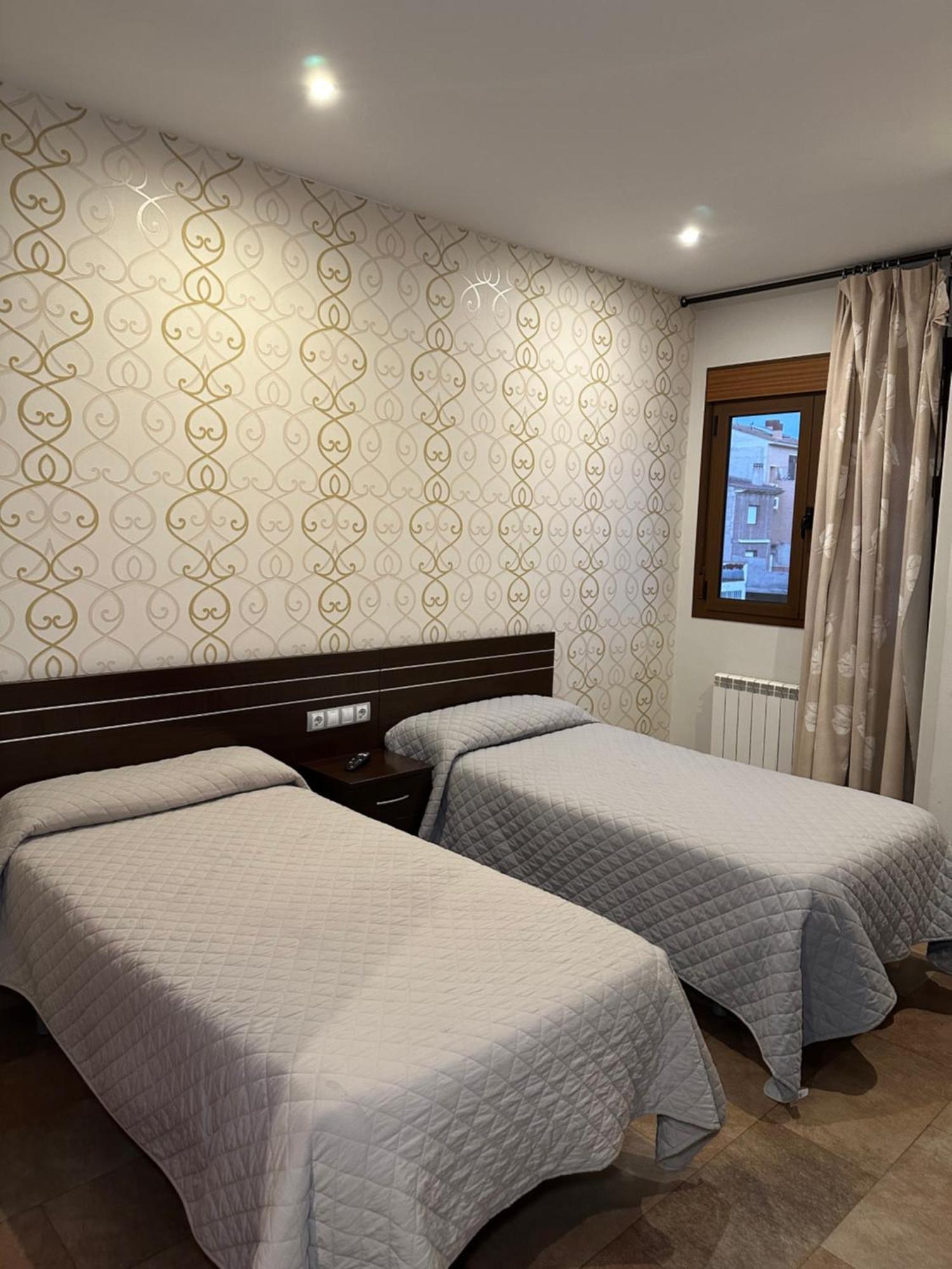 Hostal Venecia Monzón المظهر الخارجي الصورة