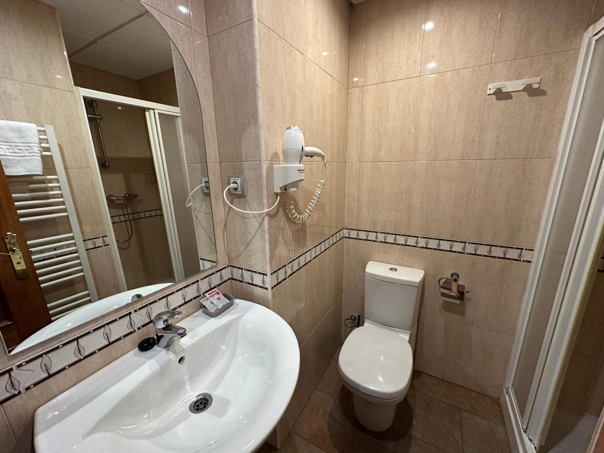 Hostal Venecia Monzón المظهر الخارجي الصورة