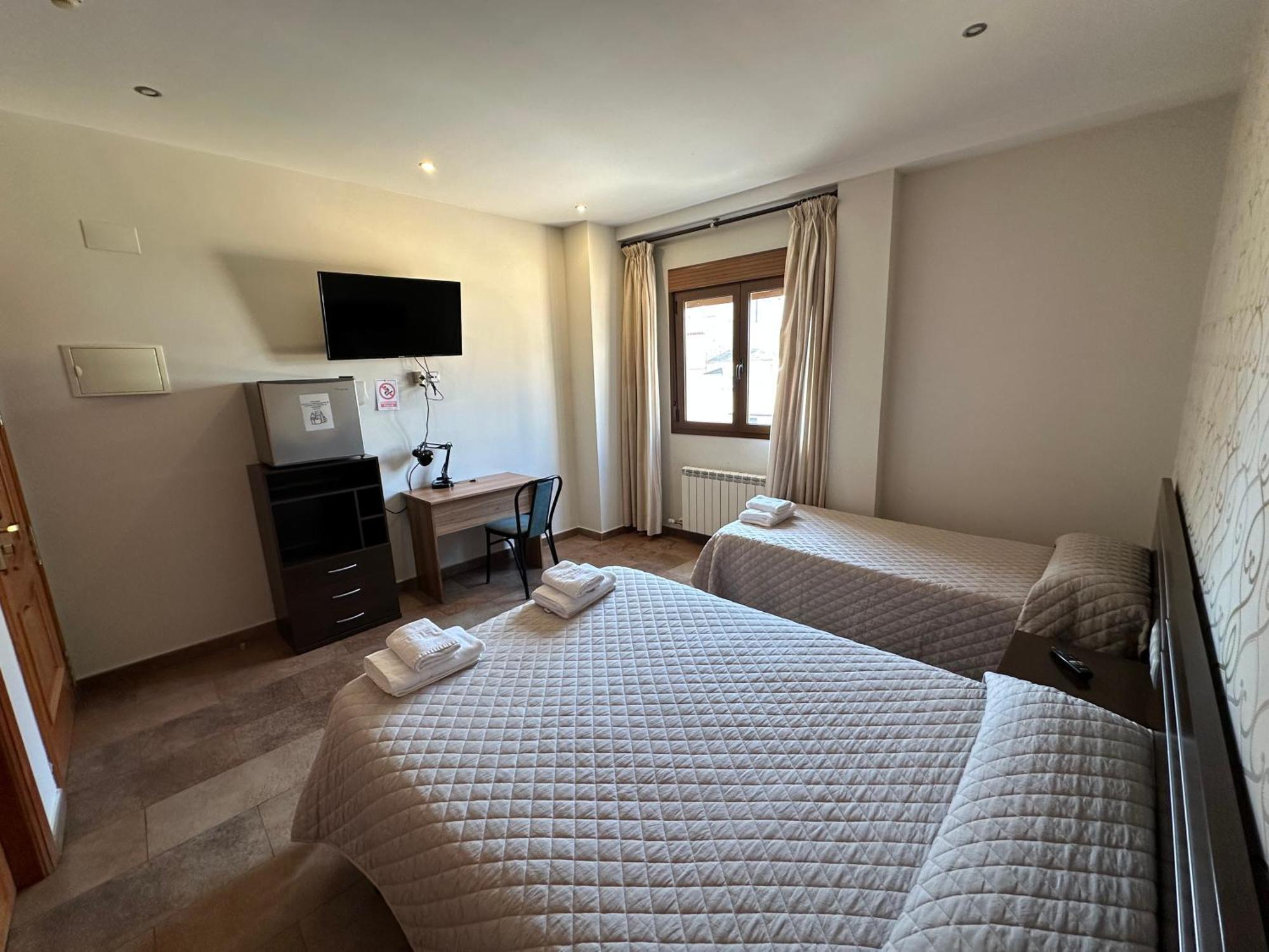Hostal Venecia Monzón المظهر الخارجي الصورة