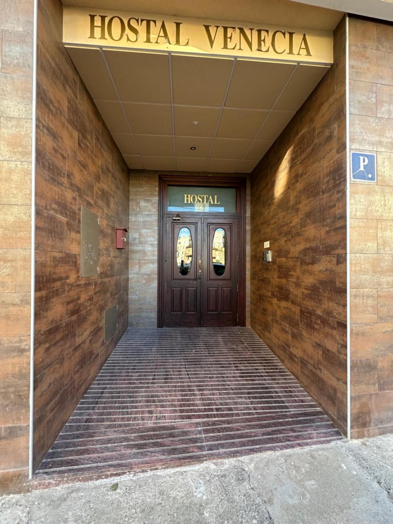 Hostal Venecia Monzón المظهر الخارجي الصورة